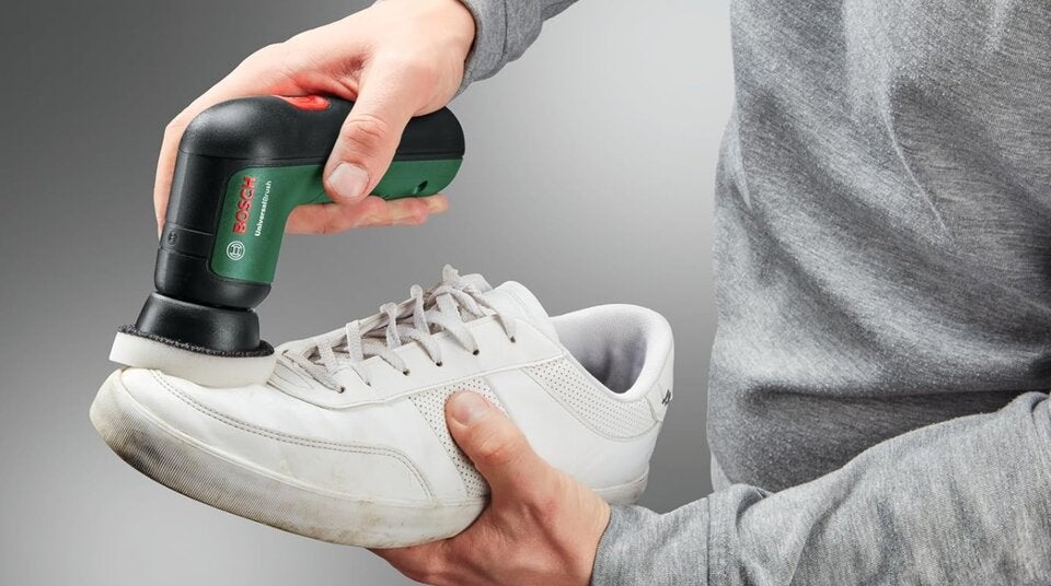 Bosch Akku Reinigungsbürste UniversalBrush (integrierter 3,6-V-Akku, 1 Micro-USB-Kabel und 4 Reinigungsaufsätze enthalten, im Karton) 