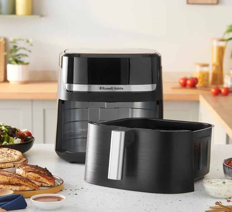 Russell Hobbs Heißluftfritteuse XXL 8,3L Rapid AirFryer [kompaktes Gehäuse, sehr leise, Pizza Ø 26cm] SatisFry (9 Programme, spülmaschinenfest, Fritteuse ohne Öl, TouchScreen,Grillen,Backen) 27632-56 