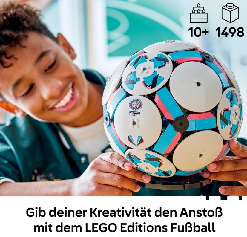 LEGO Editions Fußball Spielzeug - 3D Modellbau mit interaktivem Miniaturstadion - Geburtstagsgeschenk für Jungen & Mädchen ab 10 Jahren sowie Erwachsene Sportfans - 43019 