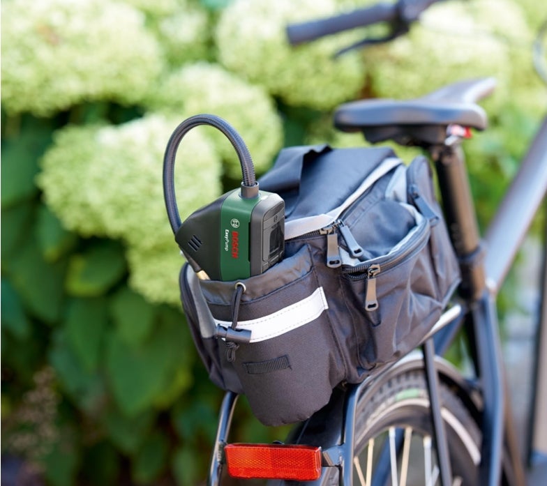 Bosch elektrische Fahrradpumpe/Luftpumpe/Mini Kompressor EasyPump (3,0 Ah Akku, 3,6 Volt, Autostop-Funktion, 150 PSI, 10,3 bar, LED, über USB-C® wiederaufladbar, im Karton) 