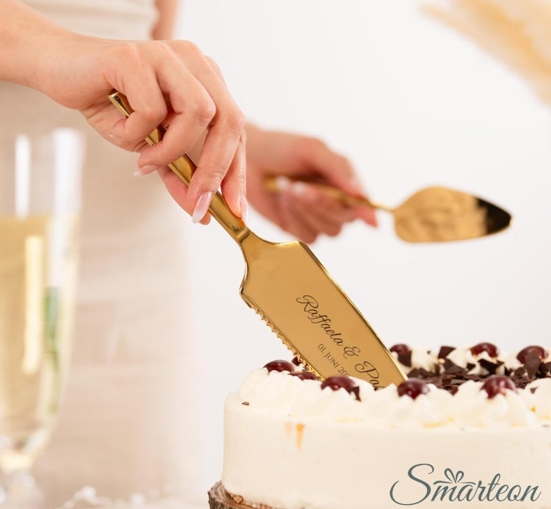 Tortenheber inkl. Tortenmesser im Set mit persönlicher Gravur als Geschenk zur Hochzeit, Jahrestag, Geburtstag - Hochzeitsgeschenke für Brautpaare - Goldfarbenes Set in Geschenkbox 