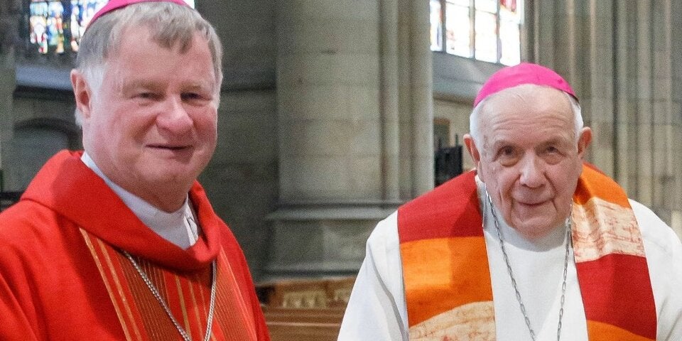 Bischof Mandred Scheuer hat  Alt-Bischof Maximilian Aichern in den Tod begleitet