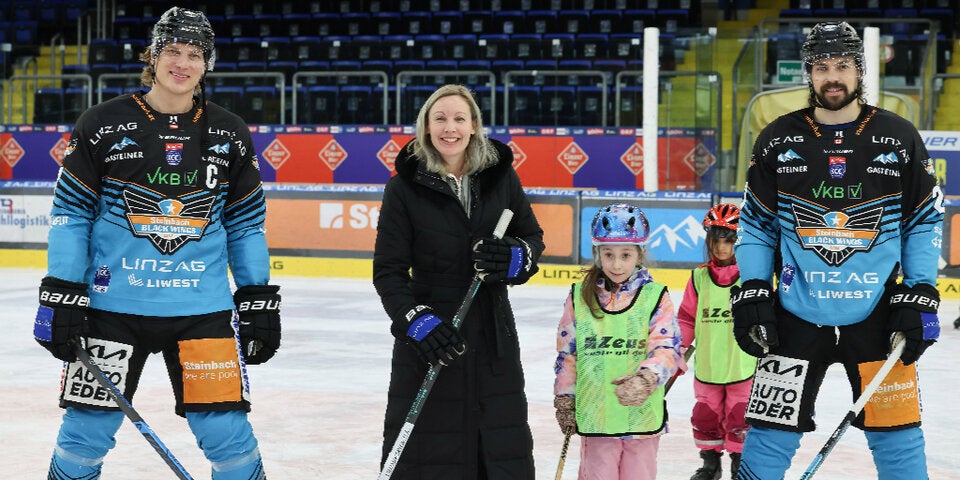 Kindergarten-Kids trainierten mit Eishockey-Stars