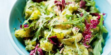 Blattsalat mit Erdaepfeln