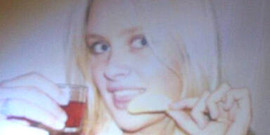 Blondine stranguliert Baby mit ihrem H&ouml;schen