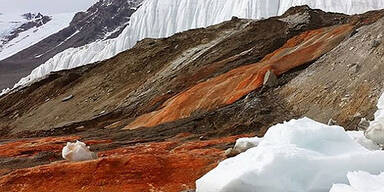 R&auml;tsel um &bdquo;Blut-Wasserfall&ldquo; in Gletscher