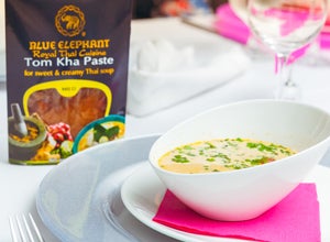 blue elephant / Philipp Lipiarski