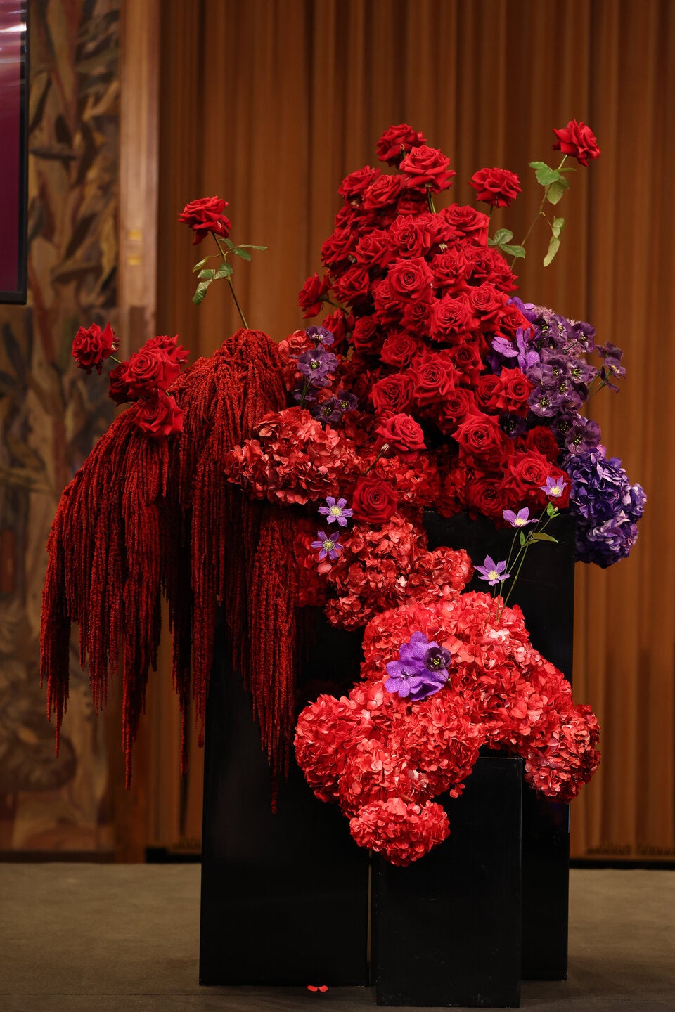 Doll‘s Blumen lassen die Oper unter dem Motto „Opus Florale Avantgarde“ erstrahlen.  