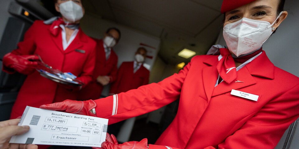 Großer Andrang bei Impfaktion in Boeing 777 am Airport Wien