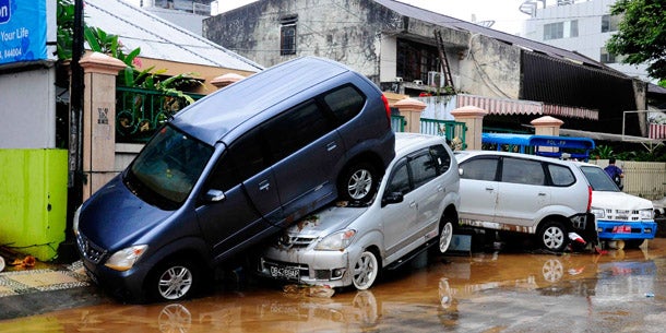 Tote in Bolivien und Indonesien
