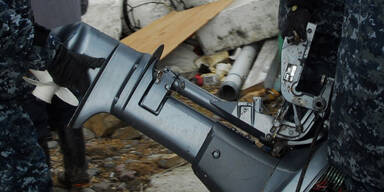 Dreiste Rum&auml;nen-Bande stahl Bootsmotoren