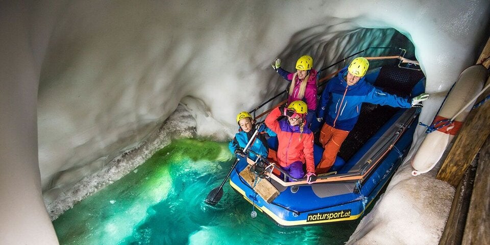 Bootstour im Natur Eis Palast