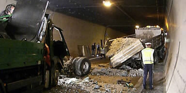1 Toter bei Massencrash im Bosrucktunnel