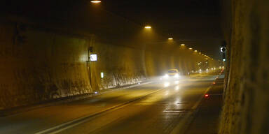A9 nach LKW-Crash in beiden Richtungen blockiert