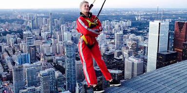 Sexy Tennis-Ass als Adrenalin-Junkie