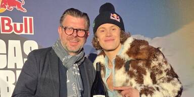 Holger D&uuml;ker pr&auml;sentierte seinen Wein in der "Lucas Pinheiro Braathen"-Edition.