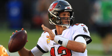 Brady gewinnt Duell der Star-Quarterbacks