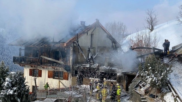 Feuerinferno zerstört Tiroler Bauernhof