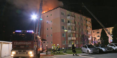 Bewohner bei Brand in Mehrparteienhaus verletzt