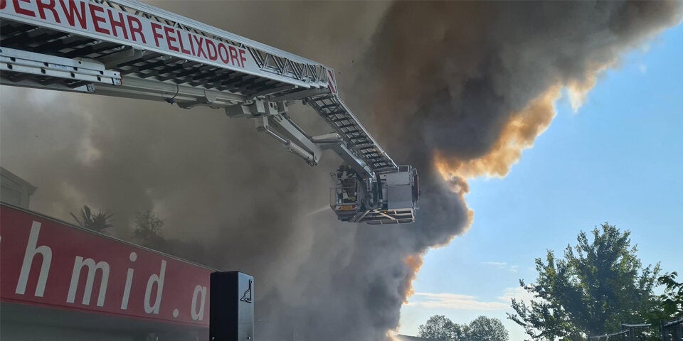 Lackfirma in Niederösterreich in Vollbrand