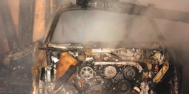 Ganzer Fuhrpark bei Feuer in Halle vernichtet