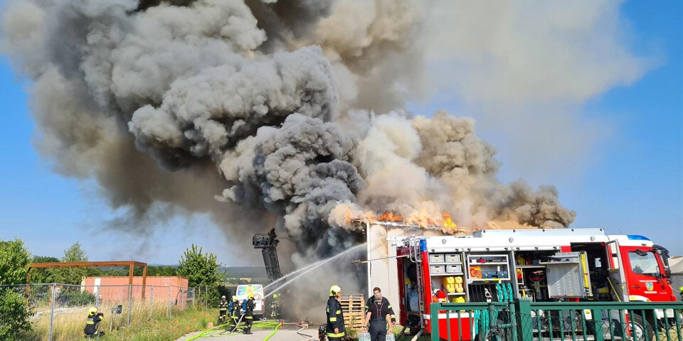 Lackfirma in Niederösterreich in Vollbrand