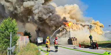 Lackfirma in Nieder&ouml;sterreich in Vollbrand
