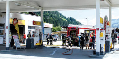 BMW brannte in Waschanlage aus