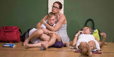 Feuer-Horror zwingt Hunderte Urlauber zur Flucht