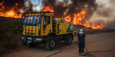 Feuer-Horror zwingt Hunderte Urlauber zur Flucht