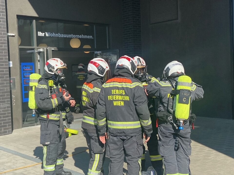 61 Feuerwehrleute bekämpften Kellerbrand in Wien
