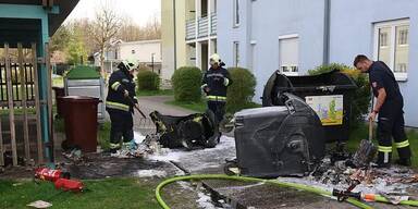 Die Feuerwehr stand mehrmals im Stadtteil Lichtenegg im Einsatz, weil M&uuml;llcontainer gebrannt haben.