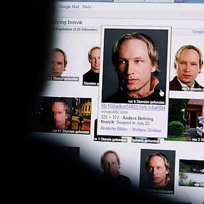 Rihanna - Queen of Downloads