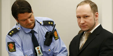 Breivik: Er lacht. Er weint. Er höhnt.