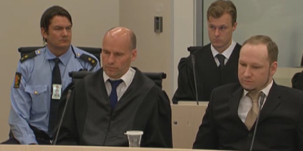 Breivik: Er lacht. Er weint. Er höhnt.