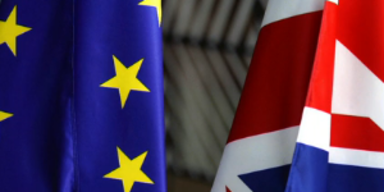 Flaggen Europa und Großbritannien