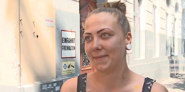 Polizei rettete nackte Frau von Fenster