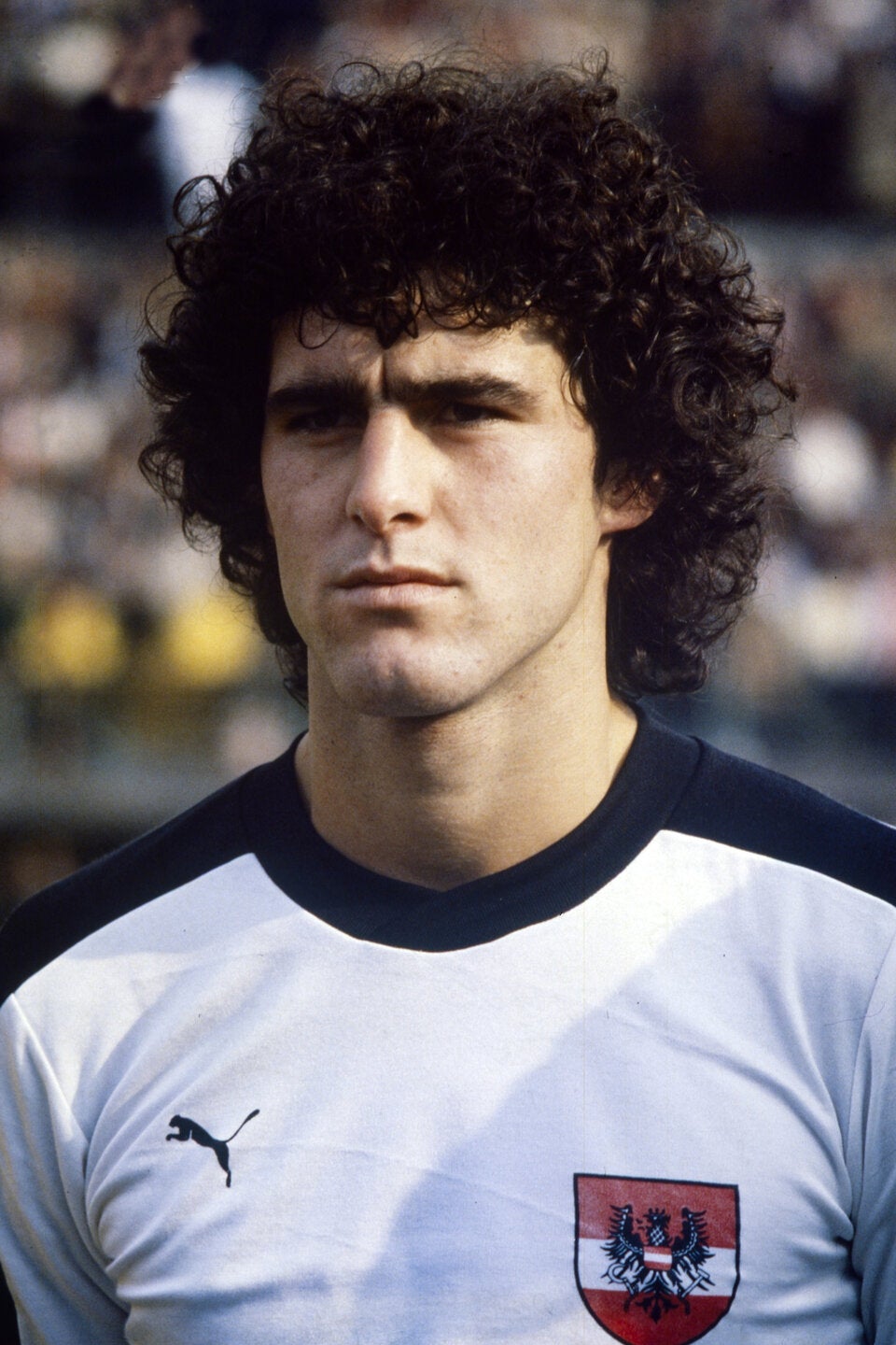 FRÖNK über unsere neue WM-Hymne: „Will mich nicht an Fendrich messen!“