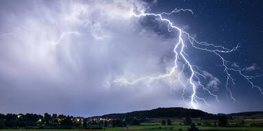 Mann im Bezirk Korneuburg vom Blitz getroffen