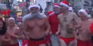 Weihnachtsm&auml;nner halbnackt in Budapest