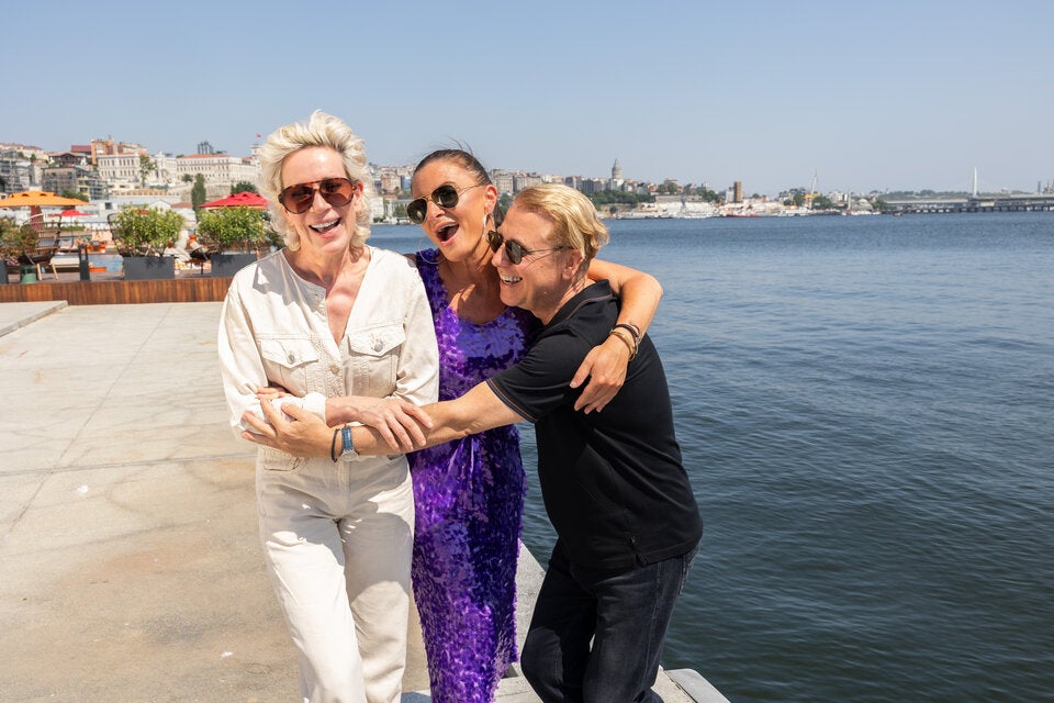 Kathi Nehammer mit Fotografin Barbara Nidetzky und Designer Atil Kutoglu.
