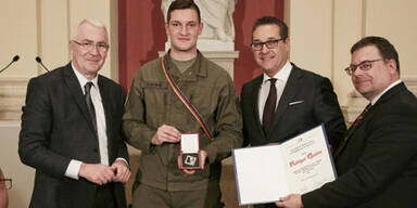 Burschenschafter-Schleife auf Uniform: Rekrut bestraft