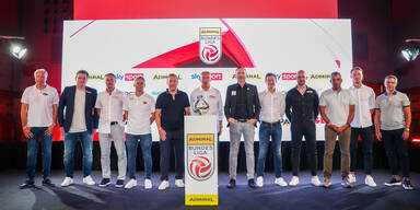 Alle zwölf Fußball-Bundesliga-Trainer Österreichs in Reih und Glied