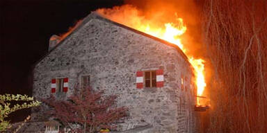 Burg Klamm in Flammen