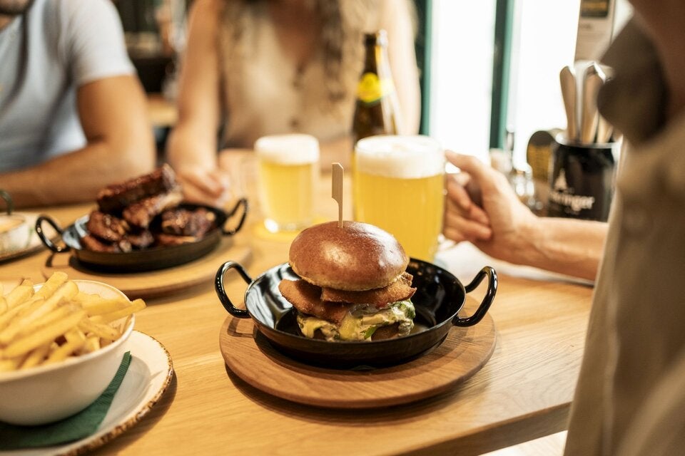 Wiener Original Burger mit Cordon Bleu oder Backhendl.
