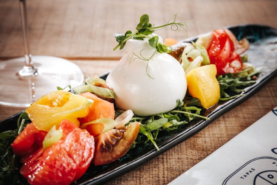 Sommerlich leichte Gerichte: Burrata und Tomaten.