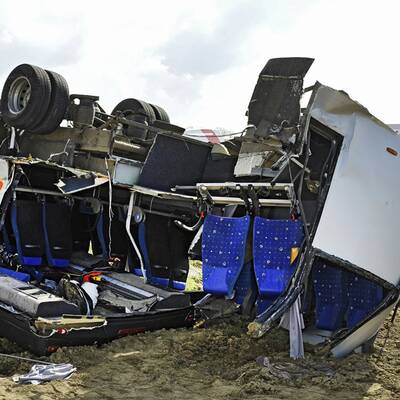 Bilder vom Schulbusunfall in Schwand