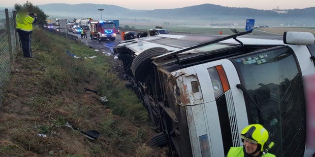 20 Verletzte bei Bus-Unfall: A1 bleibt stundenlang gesperrt