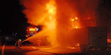 Reisebus auf der A21 ausgebrannt