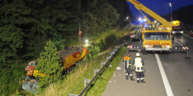 Ein Toter bei Busunfall in Bayern